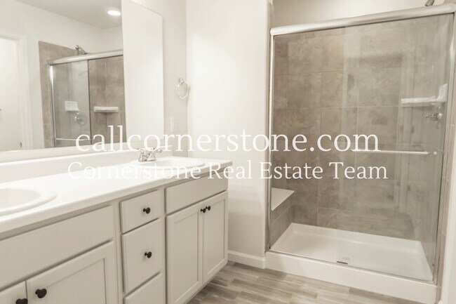 Building Photo - 1092 Petra Heights