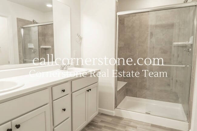 Building Photo - 1092 Petra Hts