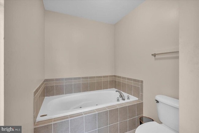 Building Photo - 144 Pennsbury Ln
