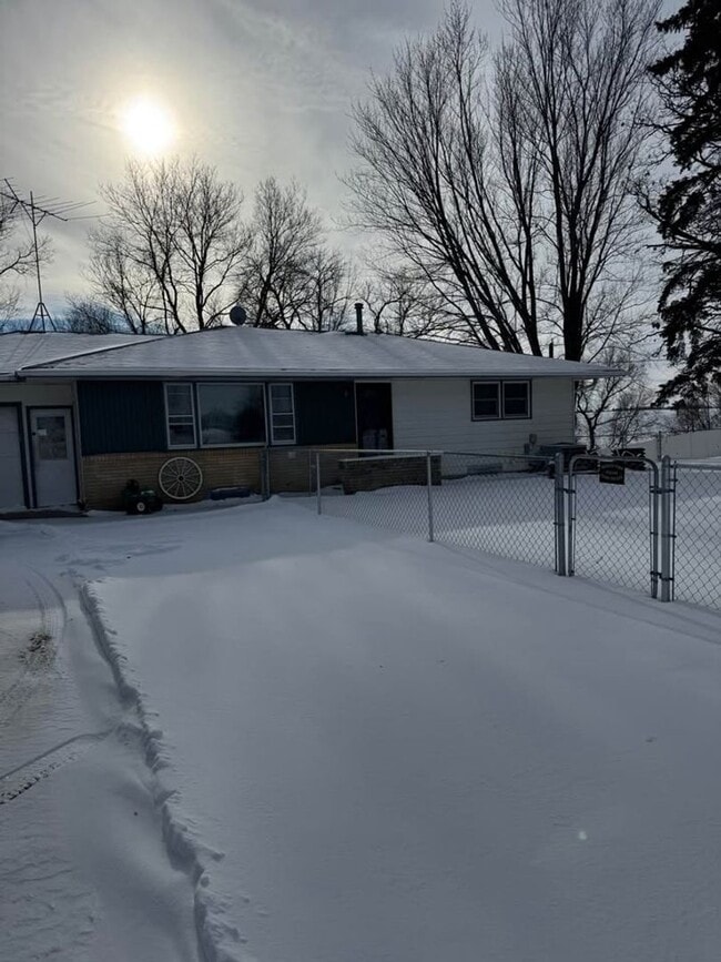 Building Photo - House for Rent