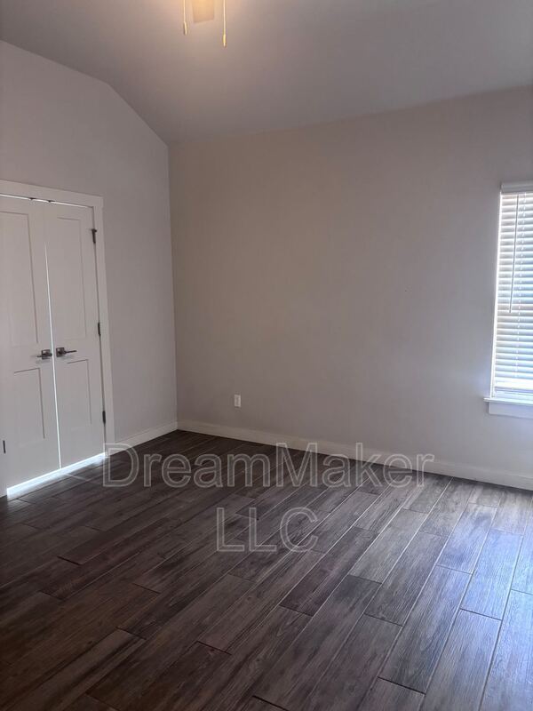 Building Photo - 5256 Red Maple Ave