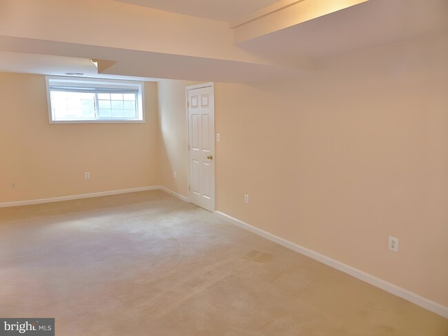 Building Photo - 5208 Heming Ave