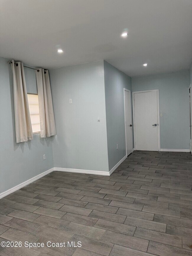 Building Photo - 1717 La Marche Dr