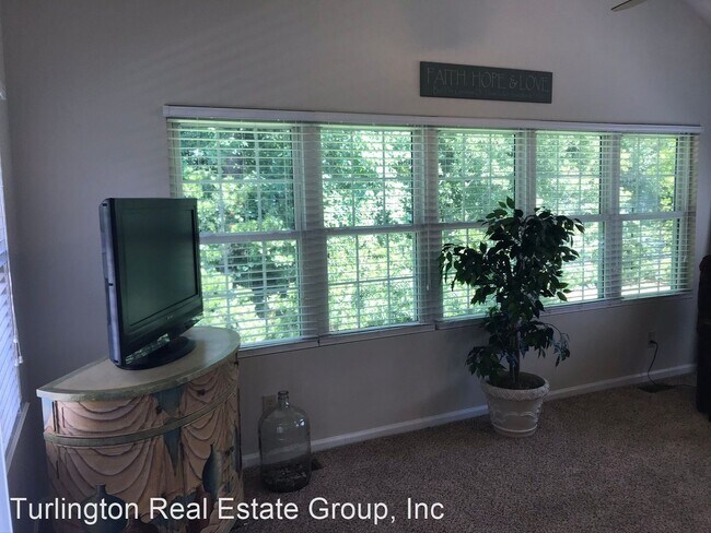 Building Photo - 3 br, 2 bath House - 165 Devin Drive