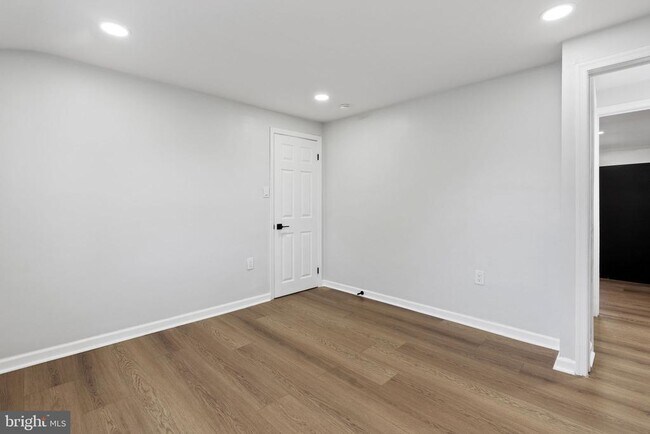 Building Photo - 821 Stanbridge St