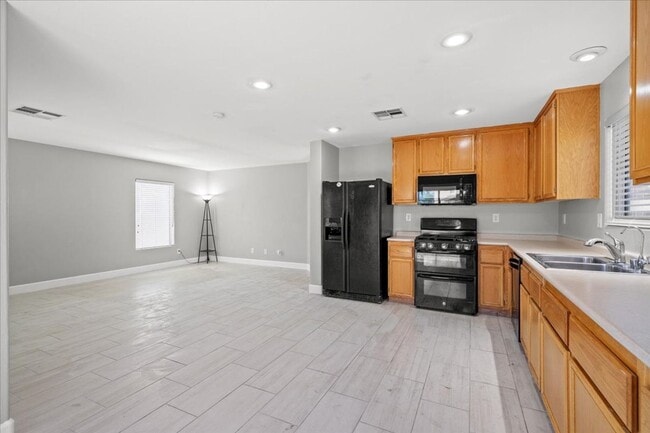Building Photo - Stylish 4 Bedroom Living Meets Outdoor Fun