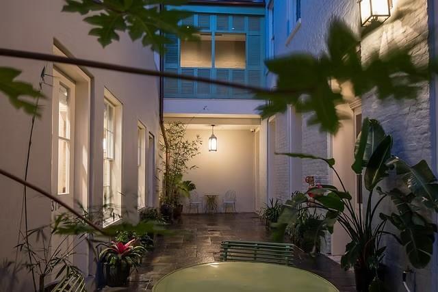 Building Photo - 533 Dumaine St