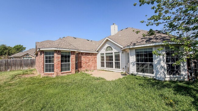 Building Photo - Move In ready 4 bedroom, 2 bath home in Fort Worth