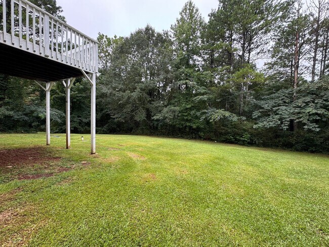 Building Photo - 3 Bedroom 2 Bath Split Level w/ Bonus Room...