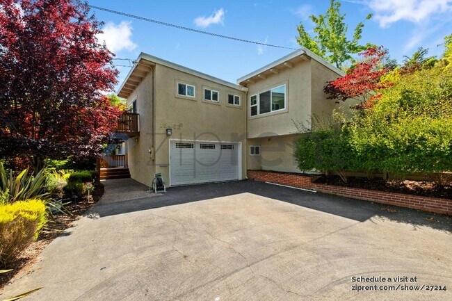 Building Photo - 18463 Almond Rd