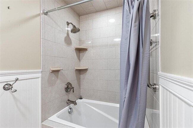 Building Photo - 14 Rip Van Winkle Cir