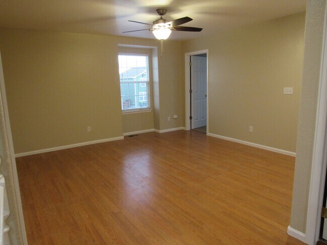 Building Photo - Spacious 4 bedroom plus loft in Brighton