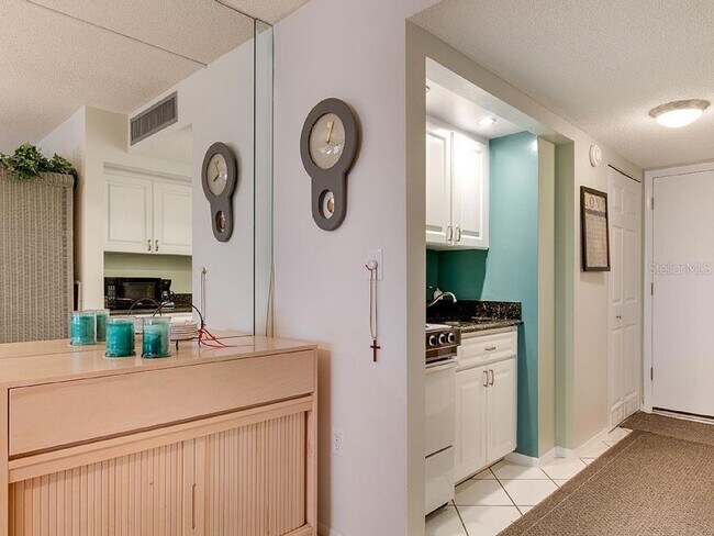 Building Photo - 4725 Cove Cir