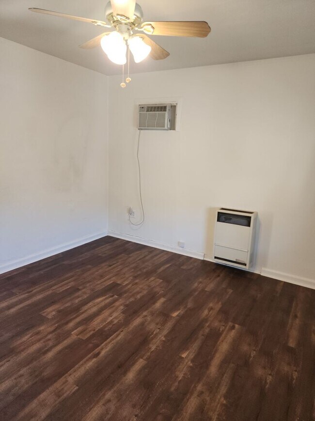 Building Photo - M508LA  ( Placement only property)