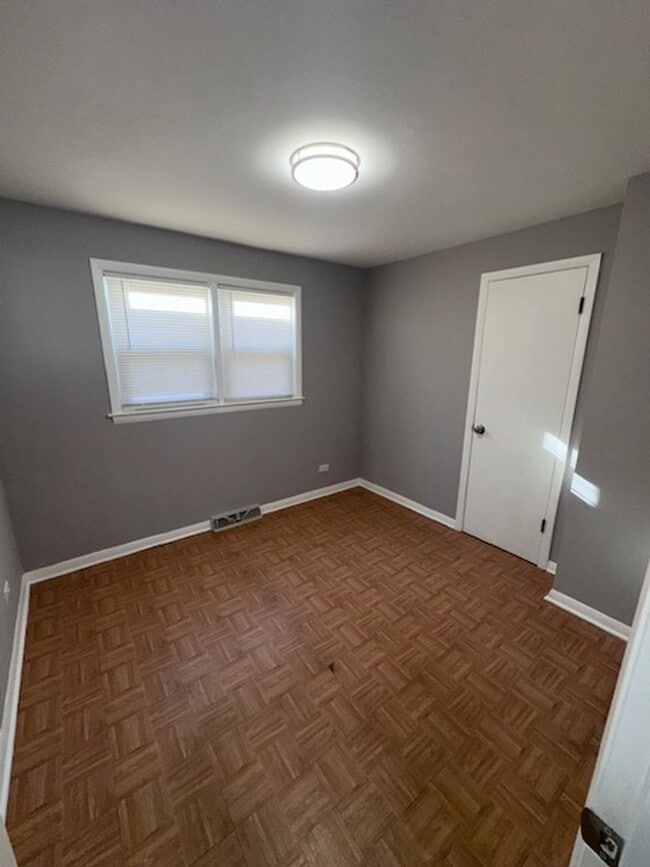 Building Photo - Gage Park 3 bedroom house for Rent