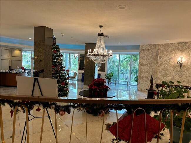 Building Photo - 5255 Collins Ave