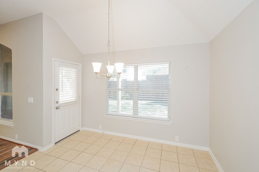 Building Photo - 818 Cypresswood Bend