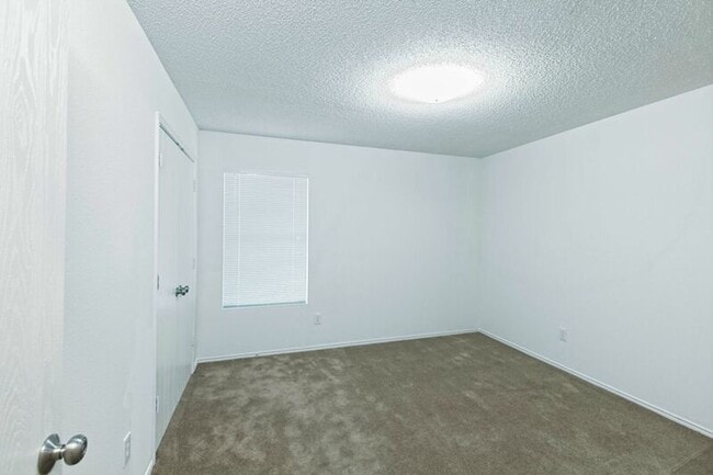 Building Photo - 2508 Clear Brook Dr