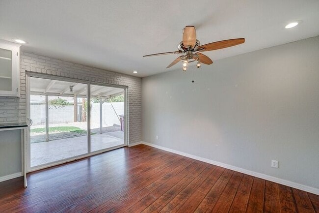 Building Photo - COMING SOON! Amazing 3 Bed, 2 Bath Home Lo...