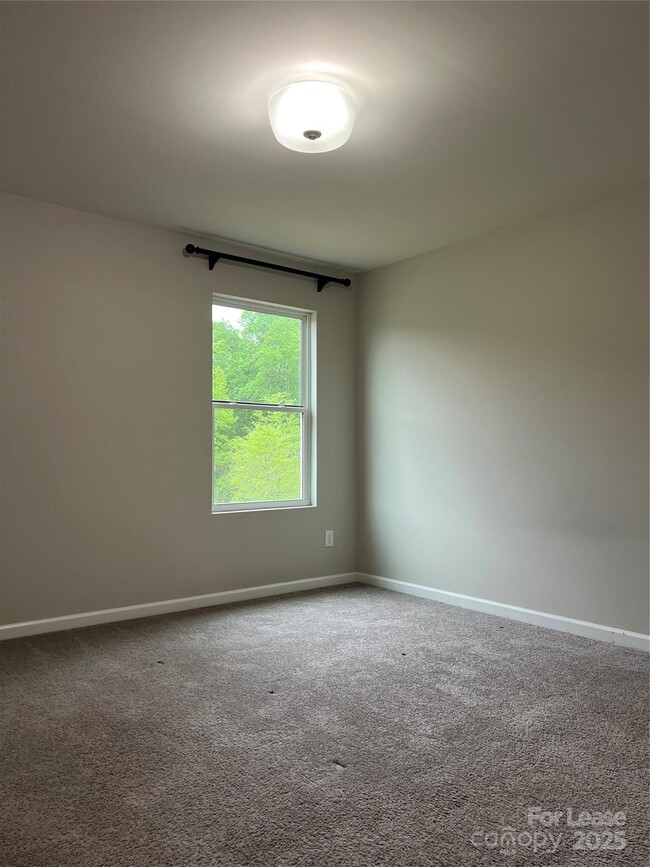 Building Photo - 8637 River Ridge Dr