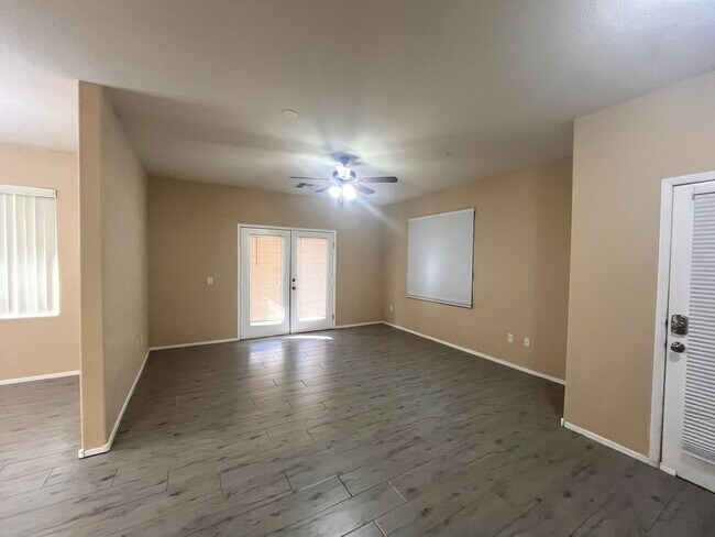 Building Photo - Beautiful Summerlin townhome, 3 bed, 2.5 bath, on 1st floor.