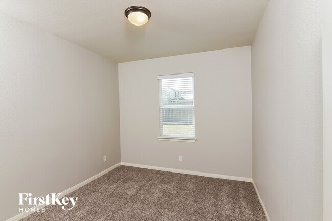 Building Photo - 12708 Shoreline Dr