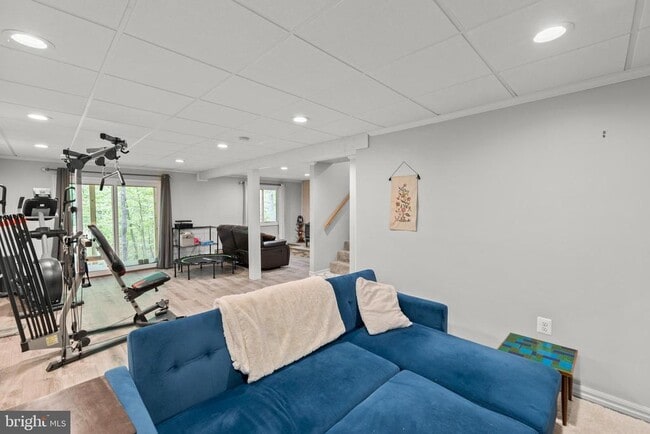 Building Photo - 1249 Lakeview Dr