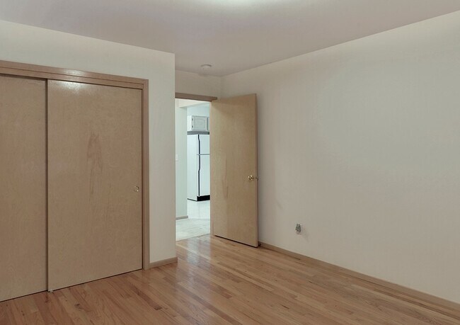 Building Photo - Charming 1 Bedroom Cottage with Attached Garage