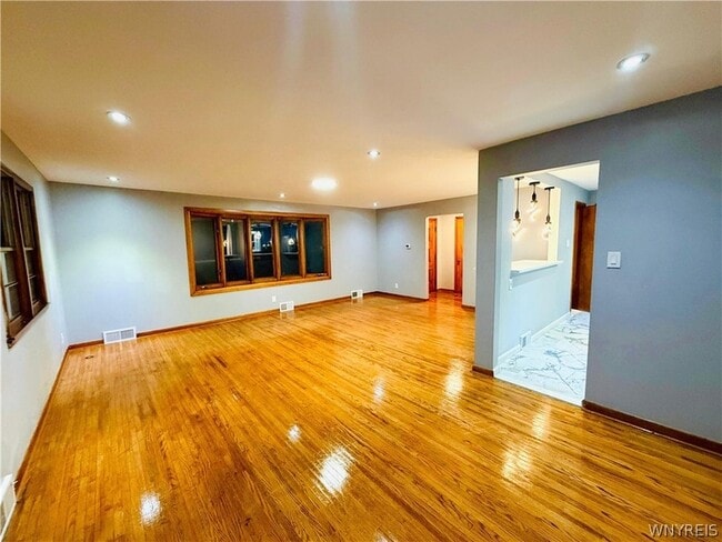 Building Photo - 2791 N Forest Rd