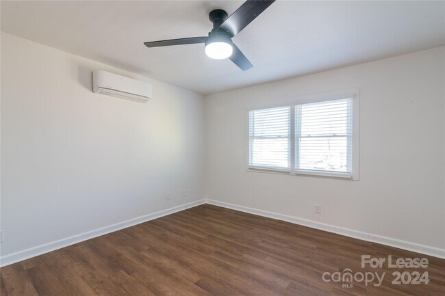 Building Photo - 933 Cantwell St