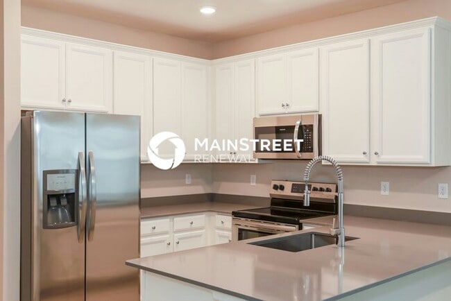 Building Photo - 3 Bedroom Pet-Friendly Home in Jacksonville, FL with Main Street Renewal