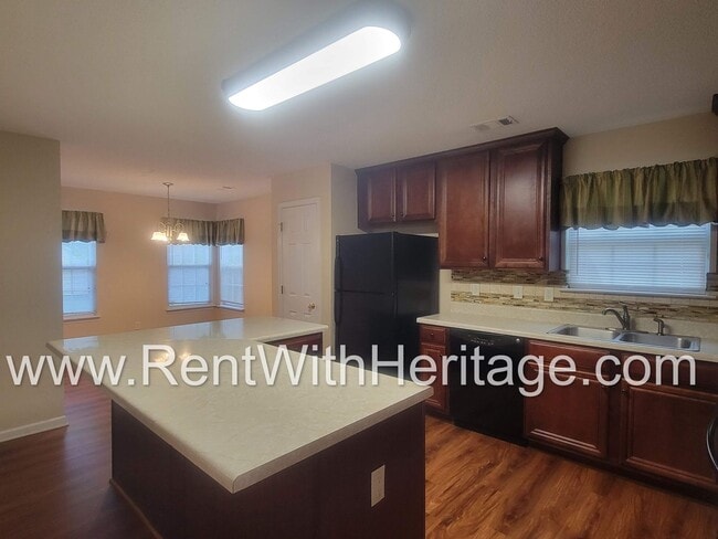 Building Photo - WOW!!! GORGEOUS HOME IN POPULAR CREEKSIDE SUBDIVSION / SWIM / TENNIS / UPGRADES GALLORE