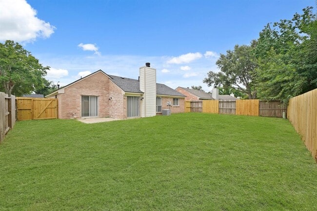 Building Photo - 6738 Prairie Village Dr