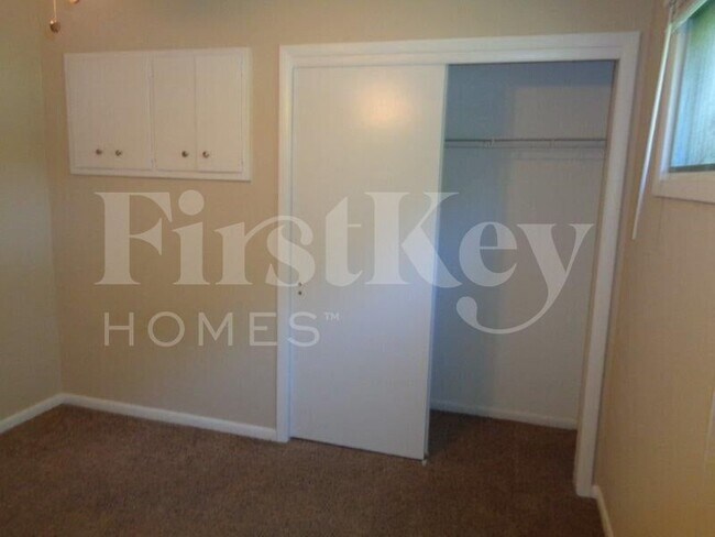Building Photo - 501 Harmony Dr