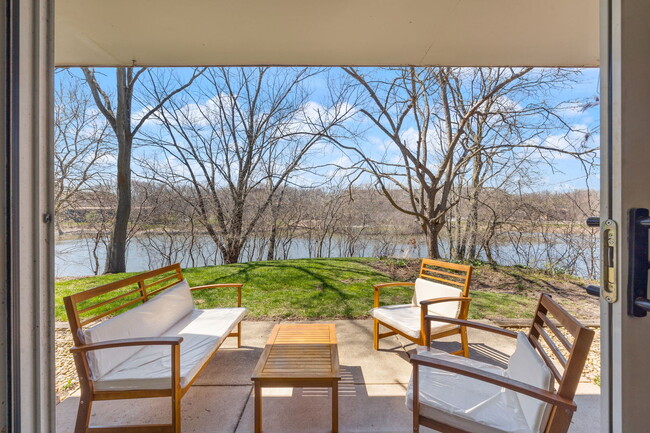 Building Photo - 6000 E Lake Dr
