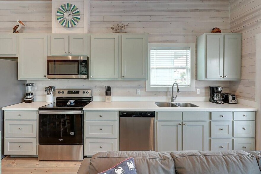 Building Photo - 1924 Eleventh Street-SI ID1023215P