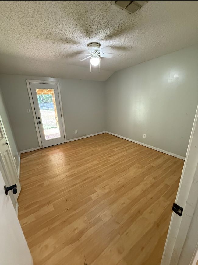 Building Photo - Charming 3-Bedroom Home with Bonus Room & ...
