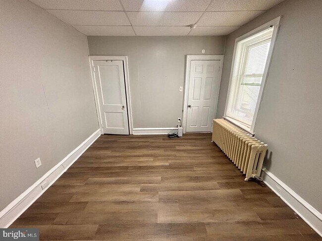 Building Photo - 223 S 49th St