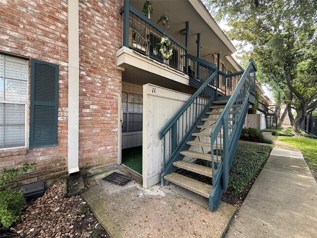 Building Photo - 845 Augusta Dr