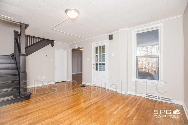 Building Photo - 427 Hood St