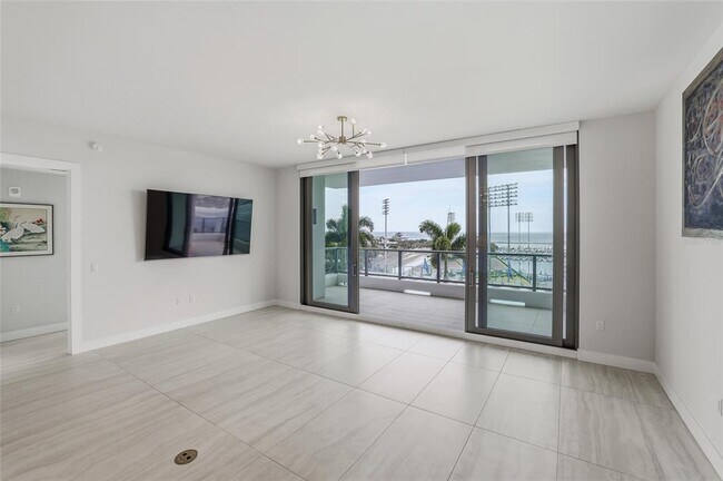 Building Photo - 301 1st St S