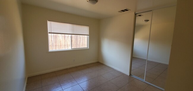 Building Photo - 4 Bedrooms, 2 Baths, Victorville Home in T...