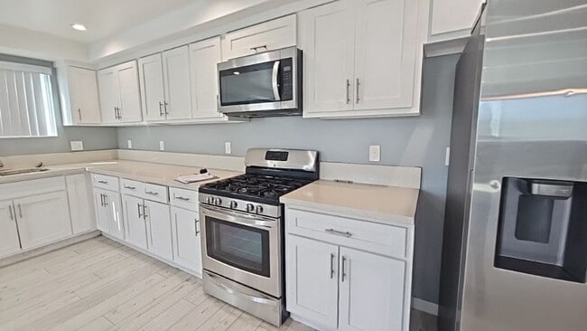 Building Photo - 32(839)