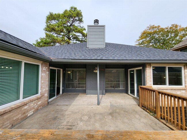 Building Photo - 2118 Creston Dr