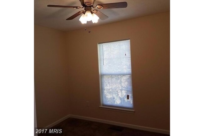Building Photo - Charming 3-Bedroom Townhome in Glen Burnie...