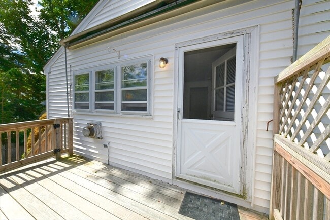 Building Photo - 65 Pleasant St