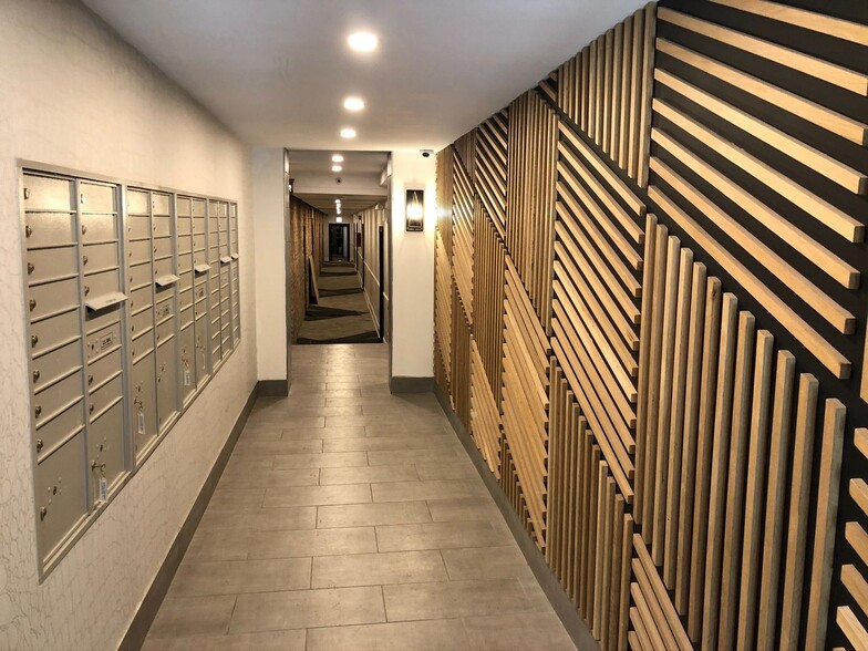 Interior Photo - 5424 S Cornell Ave