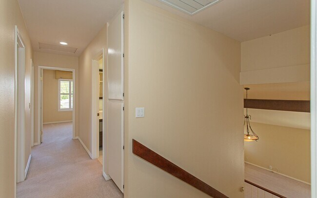 Building Photo - Charming 4 bedroom Home in Oceanside