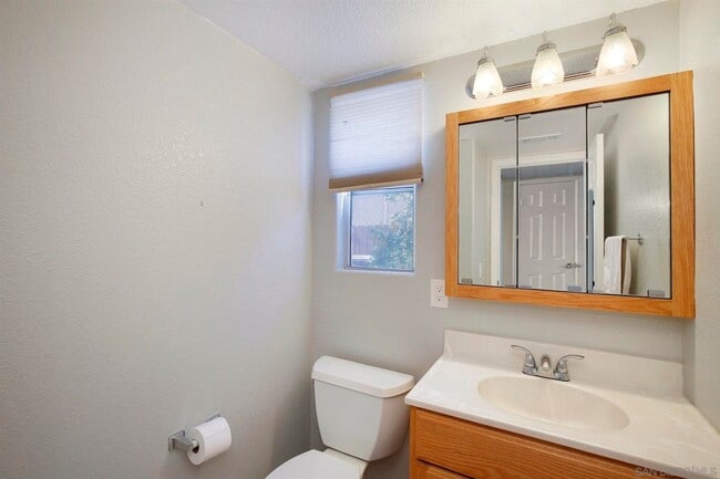 Building Photo - 4 Bed/2.5 Bath Home in Poway. Open Floor Plan, AC/Heat, W/D + Laundry Room and 3 Car Garage!