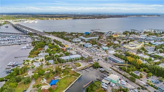 Building Photo - 521 SW Ocean Blvd